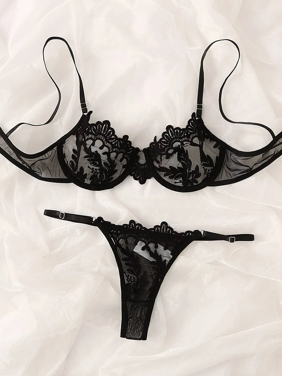 Two Pieces Floral Lace Underwire Lingerie Set Black