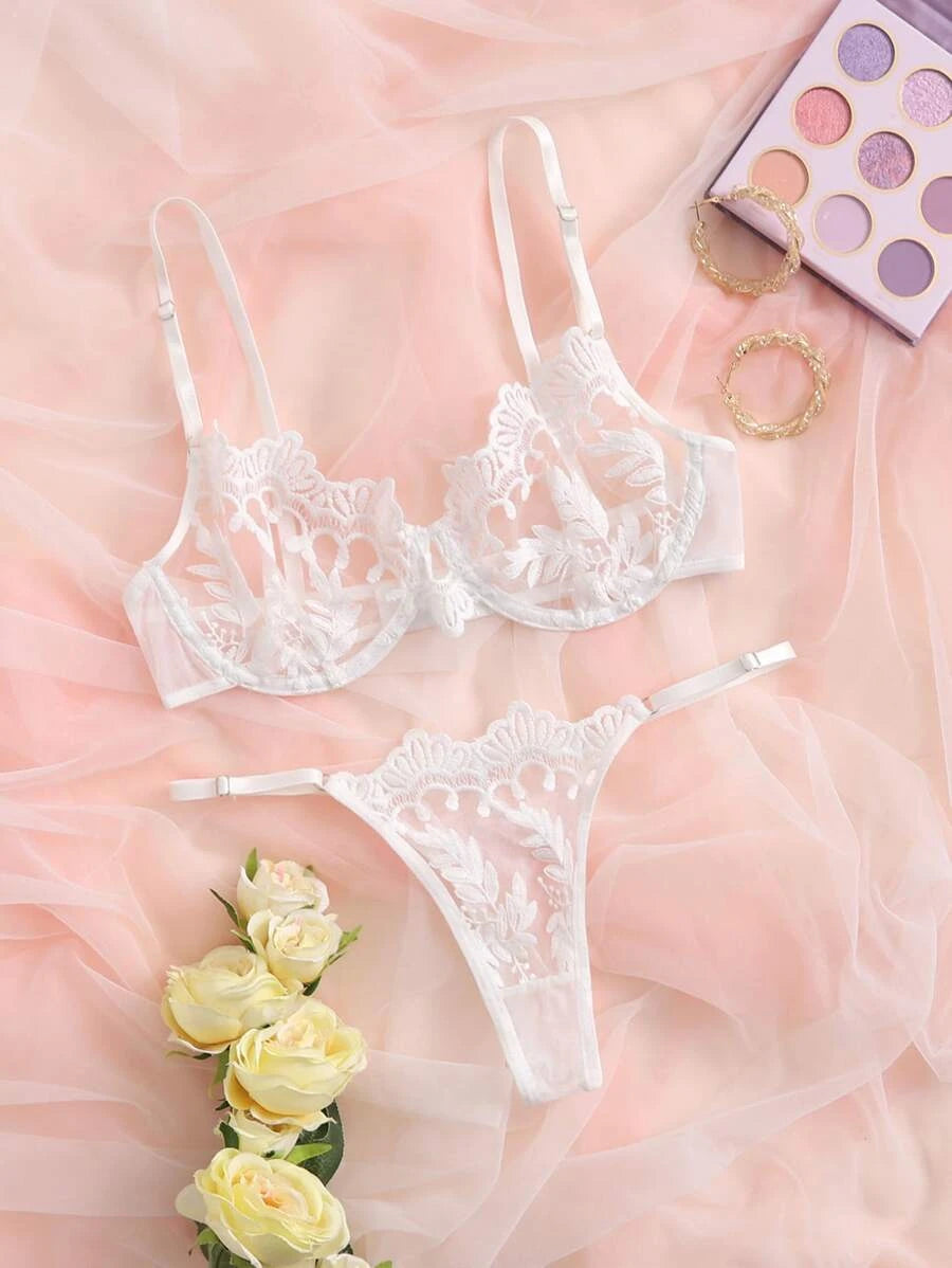 Two Pieces Floral Lace Underwire Lingerie Set White