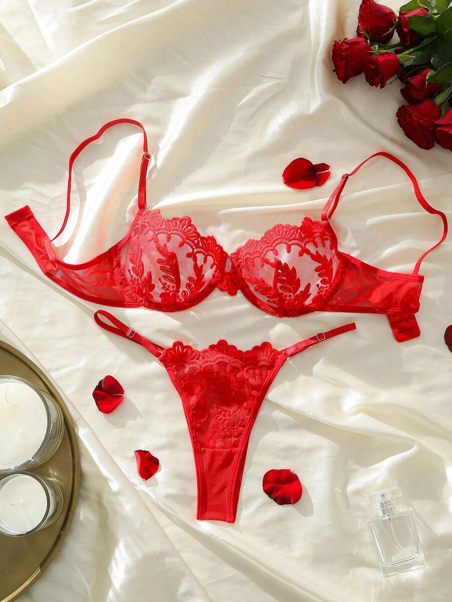 Two Pieces Floral Lace Underwire Lingerie Set Red