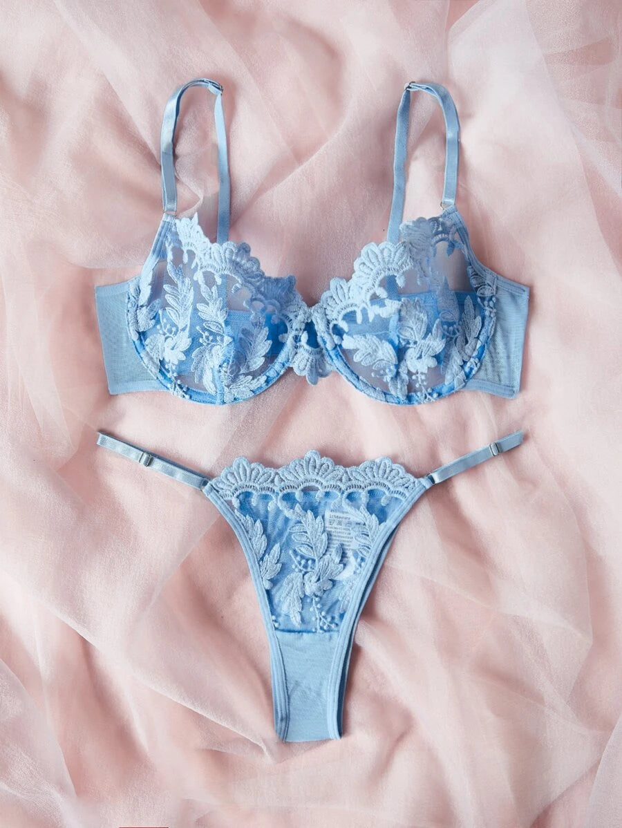 Two Pieces Floral Lace Underwire Lingerie Set Blue