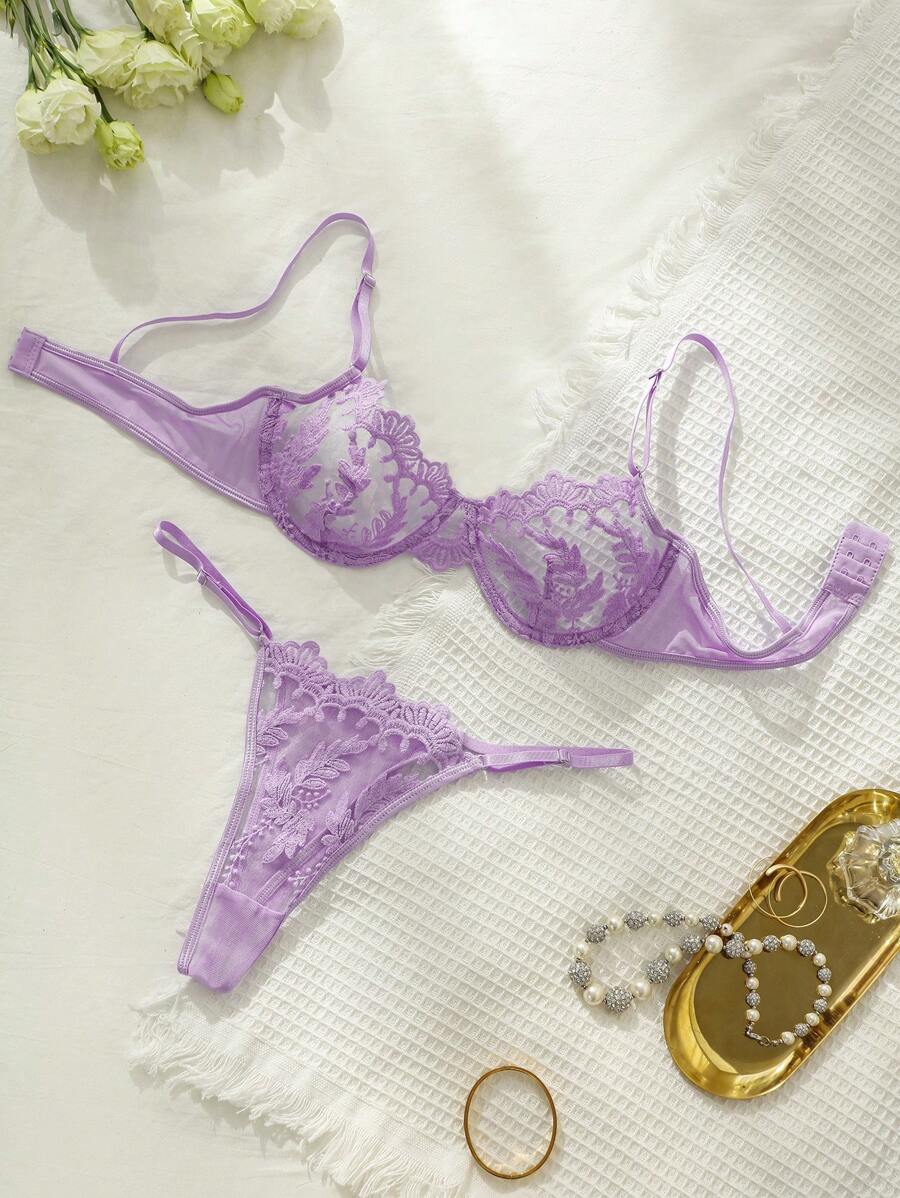 Two Pieces Floral Lace Underwire Lingerie Set